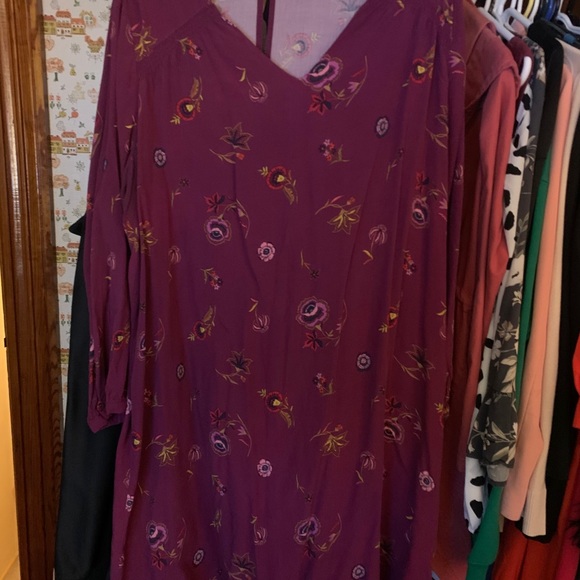 Dresses - Picture 6 of 9